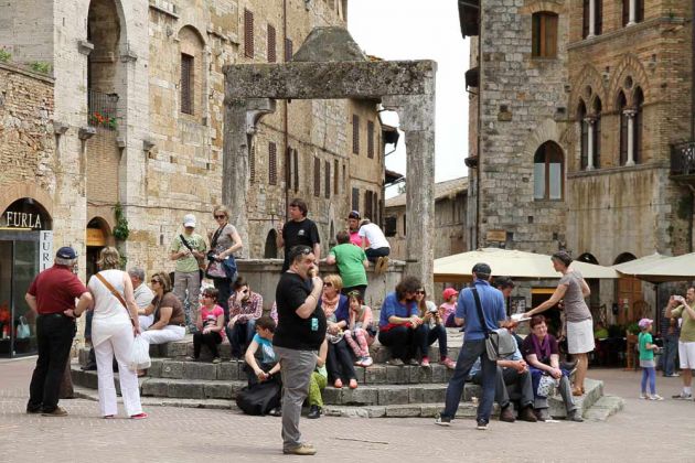 San Gimignano - Piazza della Cisterna, der Brunnen San Gimignano - Piazza della Cisterna, der Brunnen