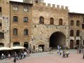 Comune di San Gimignano - das Rathaus an der Piazza del Duomo	