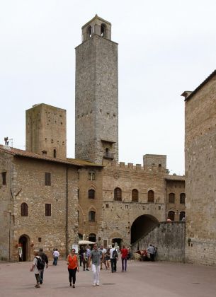 Comune di San Gimignano - das Rathaus an der Piazza del Duomo Comune di San Gimignano - das Rathaus an der Piazza del Duomo