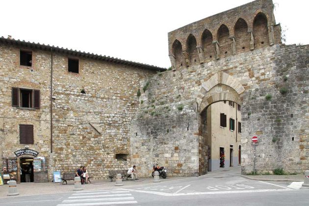 San Gimignano - Stadttor an der Via San Matteo San Gimignano - Stadttor an der Via San Matteo