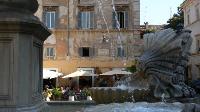 Rom-Trastevere - Fontana di Santa Maria auf der Piazza Santa Maria Rom-Trastevere - Fontana di Santa Maria auf der Piazza Santa Maria