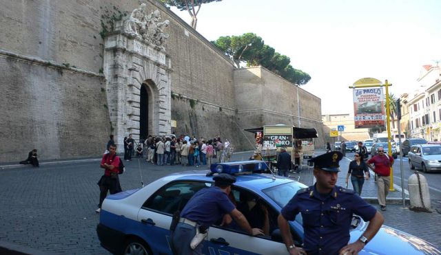 Viala Vaticano, Rom - Eingang zu den Vatikanischen Museen Viala Vaticano, Rom - Eingang zu den Vatikanischen Museen