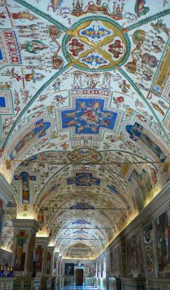 Die Bibliothek in den Vatikanischen Museen im Vatikan, Rom - Salone Sistino, Musei Vaticani Die Bibliothek in den Vatikanischen Museen im Vatikan, Rom - Salone Sistino, Musei Vaticani