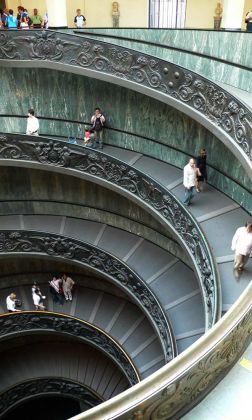 Doppelläufige Spiral-Treppe am Ausgang der Vatikanischen Museen Doppelläufige Spiral-Treppe am Ausgang der Vatikanischen Museen