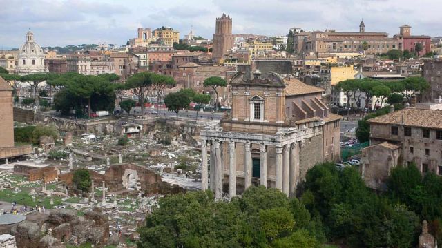 Forum Romanum, Rom - Tempel des Antoninus Pius und der Faustina Divo Romolo 