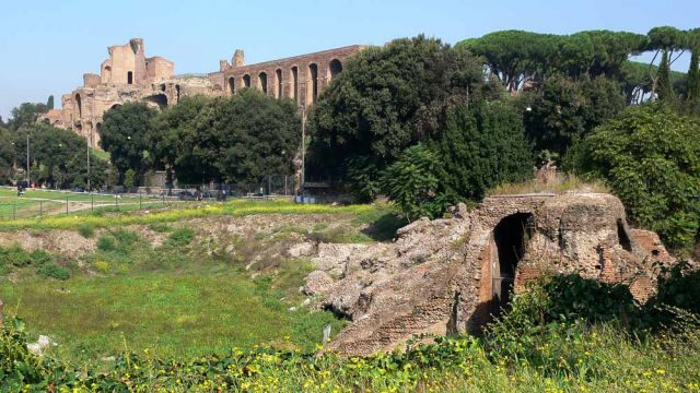 Der Circus Maximus mit den Bögen des Severus auf dem Palatino - Rom