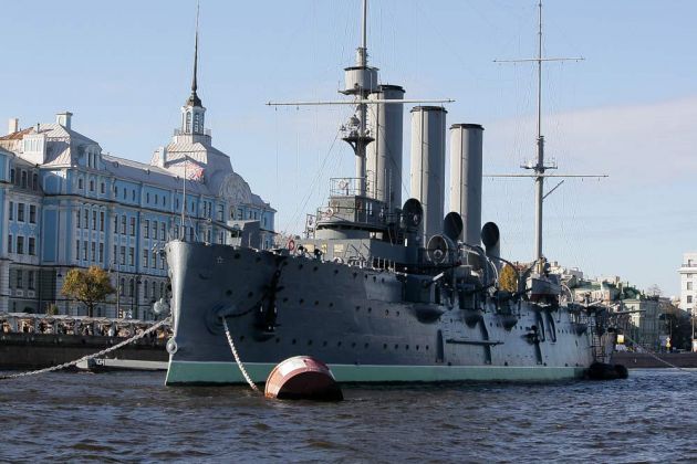 Panzerkreuzer Aurora auf der Newa in St. Petersburg