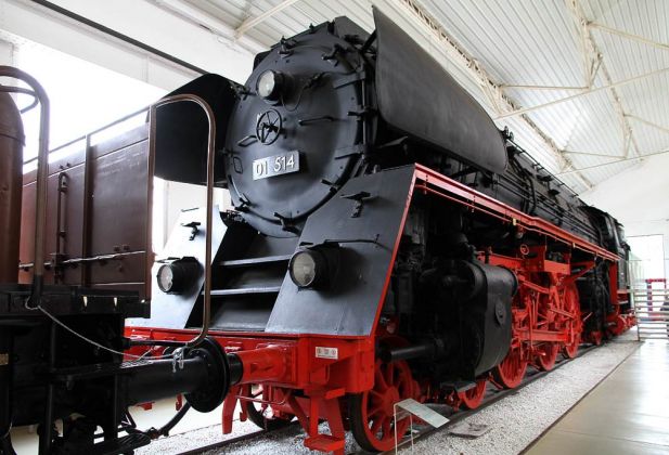 Die 01 514, eine Reko-Schnellzug-Dampflokomotive der Baureihe 01 - Liller Halle, Technikmuseum Speyer Die 01 514, eine Reko-Schnellzug-Dampflokomotive der Baureihe 01 - Liller Halle, Technikmuseum Speyer