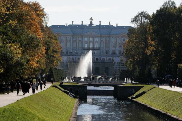 Peterhof bei St. Petersburg, Russland Peterhof bei St. Petersburg, Russland