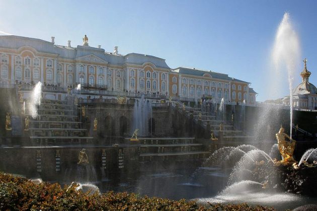 Peterhof bei St. Petersburg, Russland Peterhof bei St. Petersburg, Russland
