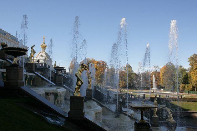 Peterhof bei St. Petersburg, Russland Peterhof bei St. Petersburg, Russland