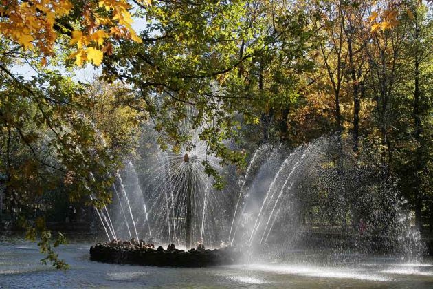 Peterhof bei St. Petersburg, Russland Peterhof bei St. Petersburg, Russland