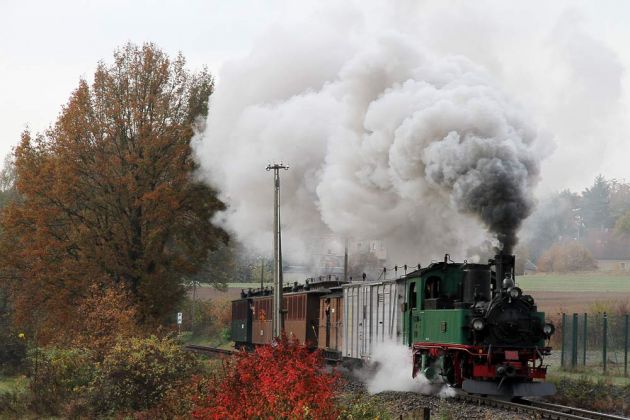  Der Traditionszug der Traditionsbahn Radebeul e. V. - Sächsische IV K, Volldampf vor Friedewald Bad