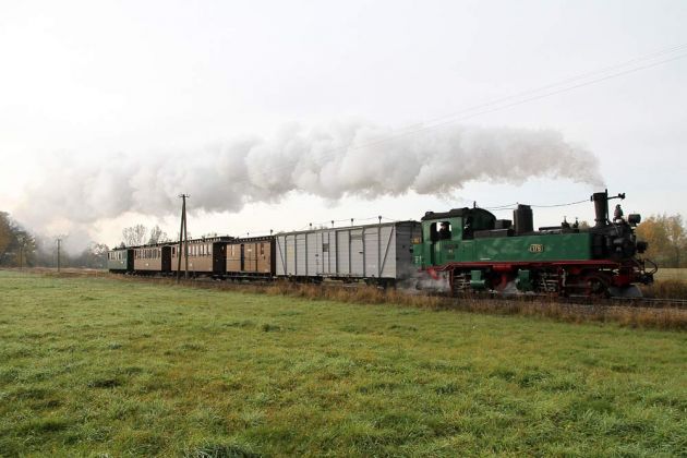  Der Traditionszug der Traditionsbahn Radebeul e. V. - Sächsische IV K, Volldampf vor Bärsdorf