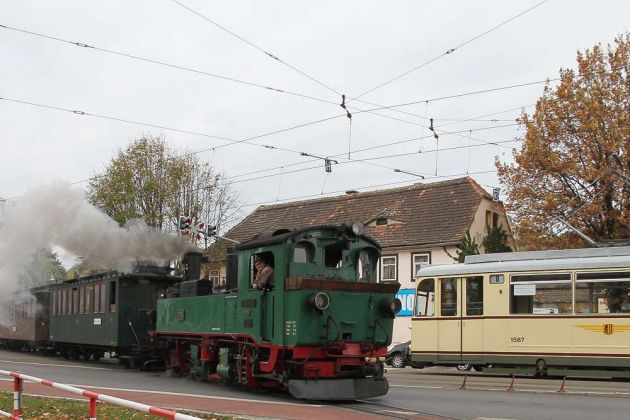  Der Traditionszug der Traditionsbahn Radebeul e. V. - die Sächsische IV K am Weißen Roß