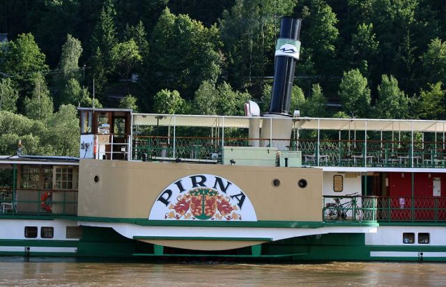 Personendampfer Pirna, Seitenansicht - vor Bad Schandau in der Sächsischen Schweiz Personendampfer Pirna, Seitenansicht - vor Bad Schandau in der Sächsischen Schweiz