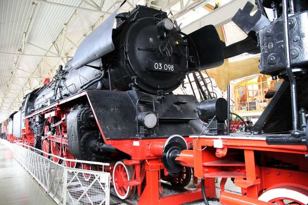 Die 03 098 von Borsig, Baujahr 1933 - eine leichte Schnellzug-Dampflokomotive der Baureihe 03 - Liller Halle, Technikmuseum Speyer Die 03 098 von Borsig, Baujahr 1933 - eine leichte Schnellzug-Dampflokomotive der Baureihe 03 - Liller Halle, Technikmuseum Speyer