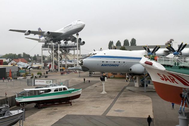 Technikmuseum Speyer - das Freigelände mit der Lufthansa Boeing 747 und der Antonov 22, dem greössten Propellerflugzeug der Welt Technikmuseum Speyer - das Freigelände mit der Lufthansa Boeing 747 und der Antonov 22, dem greössten Propellerflugzeug der Welt