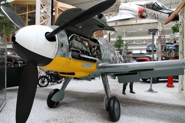Messerschmitt Bf 109 G-4, das berühmteste deutsche Jagdflugzeug im zweiten Weltkrieg - Technikmuseum Speyer, Halle Zwei Messerschmitt Bf 109 G-4, das berühmteste deutsche Jagdflugzeug im zweiten Weltkrieg - Technikmuseum Speyer, Halle Zwei