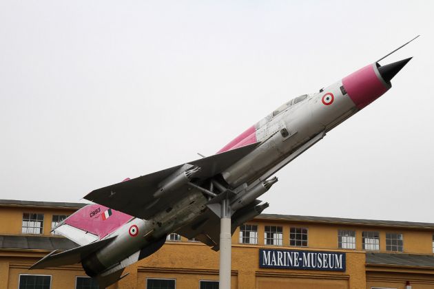 Technikmuseum Speyer, Aussengelände - eine Mig 21 der indischen Luftwaffe mit dem Sonderanstrich des Aerobatic Teams 'Red Archers' Technikmuseum Speyer, Aussengelände - eine Mig 21 der indischen Luftwaffe mit dem Sonderanstrich des Aerobatic Teams 'Red Archers'