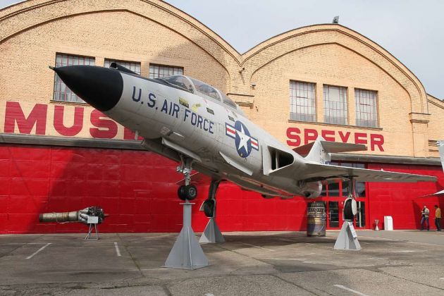 Mc Donnell F-101 Voodoo - Technikmuseum Speyer, Aussengelände Mc Donnell F-101 Voodoo - Technikmuseum Speyer, Aussengelände