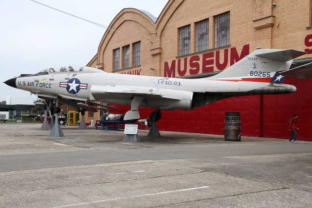 Mc Donnell F-101 Voodoo - Technikmuseum Speyer, Aussengelände Mc Donnell F-101 Voodoo - Technikmuseum Speyer, Aussengelände