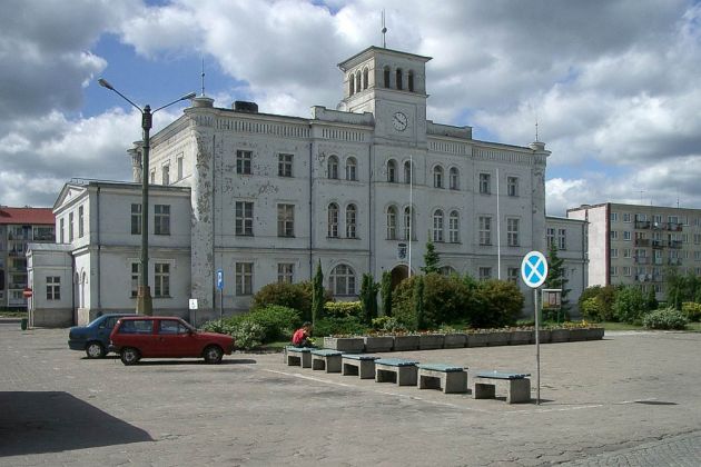 Skwierzyna - das neogotisch-klasszistische Rathaus von 1841 am Rynek im Zentrum