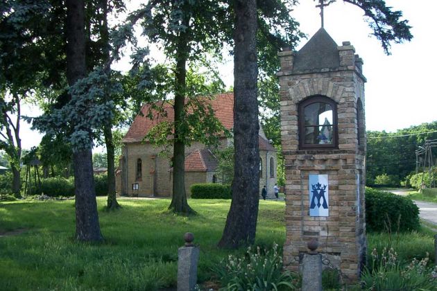 Die Kirche im Dörflein Wierzbno in der Gemeinde Przytoczna, dem früheren Prittisch