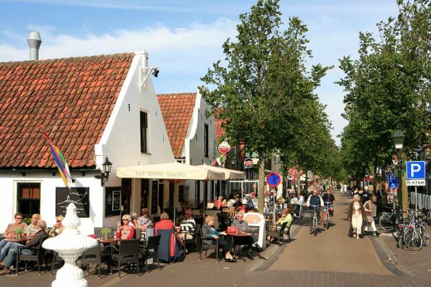 Urlaub Insel Terschelling Niederlande - Midsland - Hauptstrasse Oosterburen