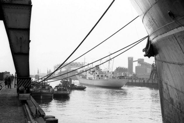 Bremen 1963 - der Überseehafen in Bremen ist seit 1998 Geschichte, das Hafenbecken wurde verfüllt Bremen 1963 - der Überseehafen in Bremen ist seit 1998 Geschichte, das Hafenbecken wurde verfüllt