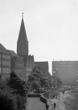 Bremen 1963 - das Weserufer in der Bremer Innenstadt, die Schlachte Bremen 1963 - das Weserufer in der Bremer Innenstadt, die Schlachte