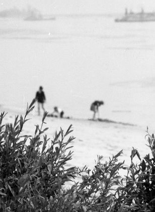 Bremen Vegesack 1963 - am damaligen Weserstrand nahe des Fähranlegers Bremen Vegesack 1963 - am damaligen Weserstrand nahe des Fähranlegers