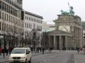 Das Brandenburger Tor in Berlin - seitlich vom Platz des 18. März aus gesehen