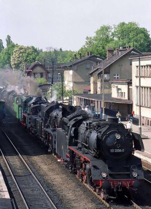 Die Schnellzuglok 03 2204 des Lausitzer Dampflok-Cubs während der Dampflok-Parade in Wolsztyn/Polen im Jahr 2000 Die Schnellzuglok 03 2204 des Lausitzer Dampflok-Cubs während der Dampflok-Parade in Wolsztyn/Polen im Jahr 2000