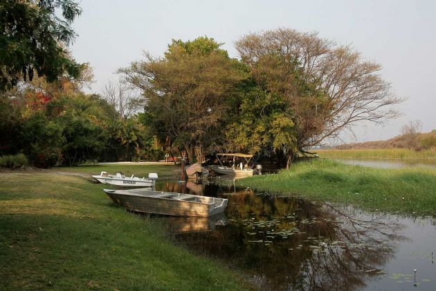 Der Bootsanleger des Crocodile Camp Im Okawango Delta bei Maun Der Bootsanleger des Crocodile Camp Im Okawango Delta bei Maun