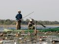 Begegnungen im Okawango-Delta - Fischer in ihrem Mokoro