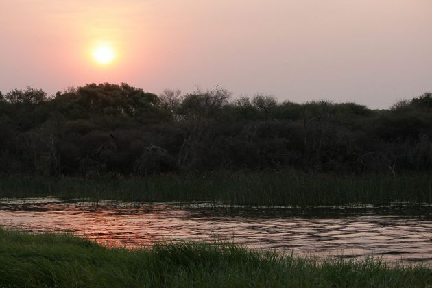 Rote Sonne, heisses Land - das Okawango Delta in Botswana Rote Sonne, heisses Land - das Okawango Delta in Botswana