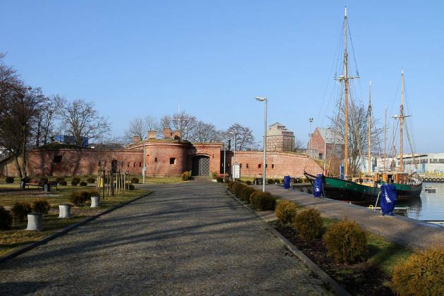 Kołobrzeg-Kolberg - die Redoute Morast am Yachthafen, eine Festung aus dem 18. Jahrhundert Kołobrzeg-Kolberg - die Redoute Morast am Yachthafen, eine Festung aus dem 18. Jahrhundert