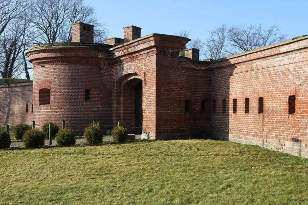 Kołobrzeg-Kolberg - die Redoute Morast am Yachthafen, eine Festung aus dem 18. Jahrhundert Kołobrzeg-Kolberg - die Redoute Morast am Yachthafen, eine Festung aus dem 18. Jahrhundert
