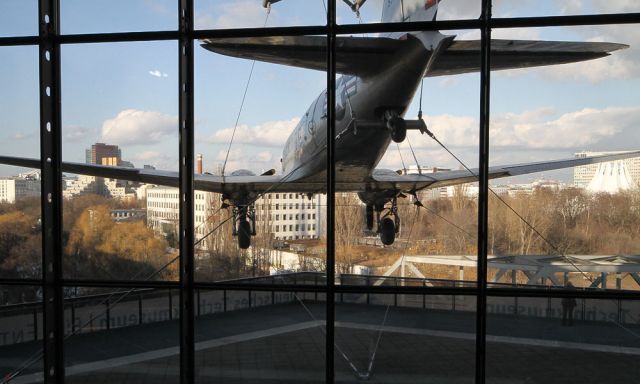 Douglas C-47 - Rosinenbomber' Deutsches Technikmuseum Berlin
