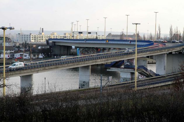 Moderne Oderbrücke des Bulwar Piastowski - Städtereise Stettin Moderne Oderbrücke des Bulwar Piastowski - Städtereise Stettin