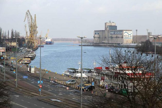 Szczecin, Stettin - die Oder mit Hafenanlagen Szczecin, Stettin - die Oder mit Hafenanlagen