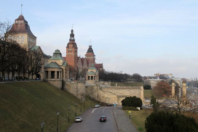 Hakenterrasse mit dem Teatr Współczesny und dem Gebäude der Woiwodschafts-Regierung - Szczecin, Stettin Hakenterrasse mit dem Teatr Współczesny und dem Gebäude der Woiwodschafts-Regierung - Szczecin, Stettin