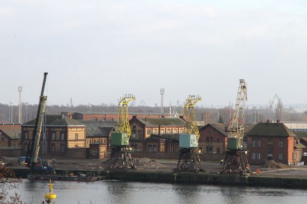 Alte Hafenanlagen mit Oder - Szczecin, Stettin Alte Hafenanlagen mit Oder - Szczecin, Stettin