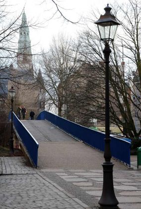 Fussgängerbrücke über die Kardinal Stefan Wyszynski Strasse Fussgängerbrücke über die Kardinal Stefan Wyszynski Strasse