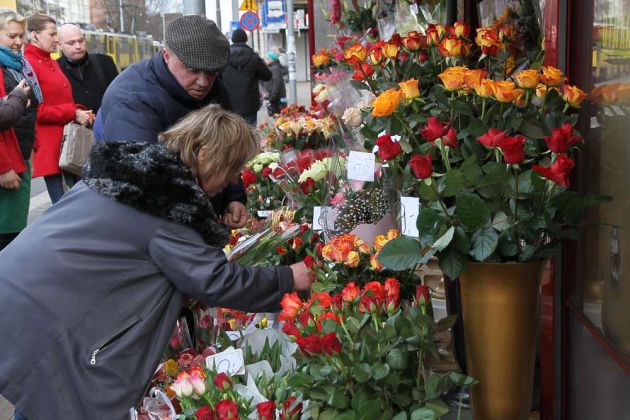 Blumen zum Valentinstag - Kiosk an der Kardinal Stefan Wyszynski Strasse Blumen zum Valentinstag - Kiosk an der Kardinal Stefan Wyszynski Strasse