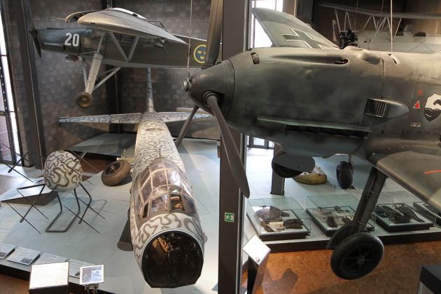 Messerschitt Bf 109 E-3 und Rumpf der Junkers Ju 88 G-2 2Z+BR - Deutsches Technikmuseum Berlin