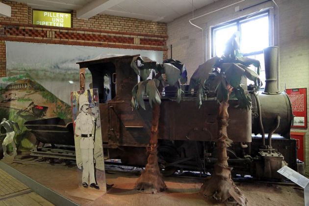Deutsches Technikmuseum Berlin - das Diorama 'Kolonialbahn' - eine Feldbahndampflok der Minas de Utrillas, Baujahr 1903 Deutsches Technikmuseum Berlin - das Diorama 'Kolonialbahn' - eine Feldbahndampflok der Minas de Utrillas, Baujahr 1903