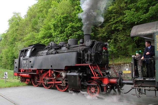 Dampflok Baureihe 64 - Die Dampflok 64 491 der Dampfbahn Fränkische Schweiz - Halt in Muggendorf im Wisenttal Dampflok Baureihe 64 - Die Dampflok 64 491 der Dampfbahn Fränkische Schweiz - Halt in Muggendorf im Wisenttal