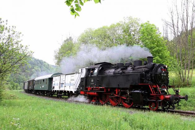 Der Dampfzug mit der 64 491 der Dampfbahn Fränkische Schweiz bei Streitberg im Wiesenttal Der Dampfzug mit der 64 491 der Dampfbahn Fränkische Schweiz bei Streitberg im Wiesenttal